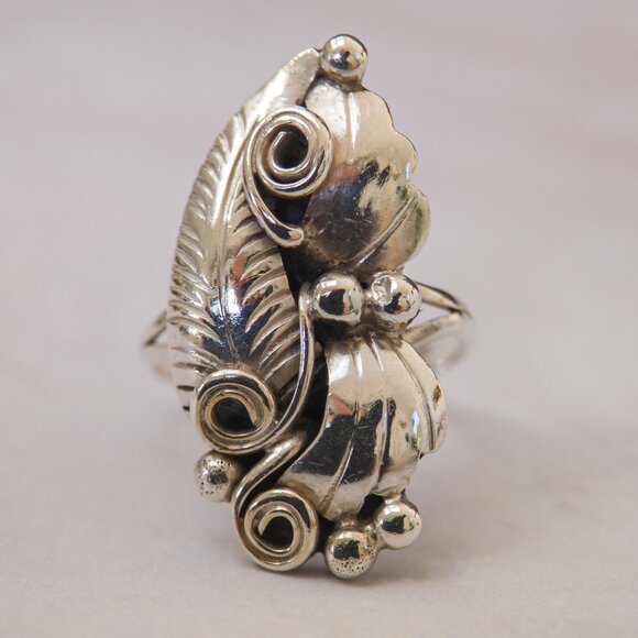 Signed H.Y. Sterling Feather/Scroll Ring, Navajo-Style, Size 5.75 (25mm) - Picture 1 of 13